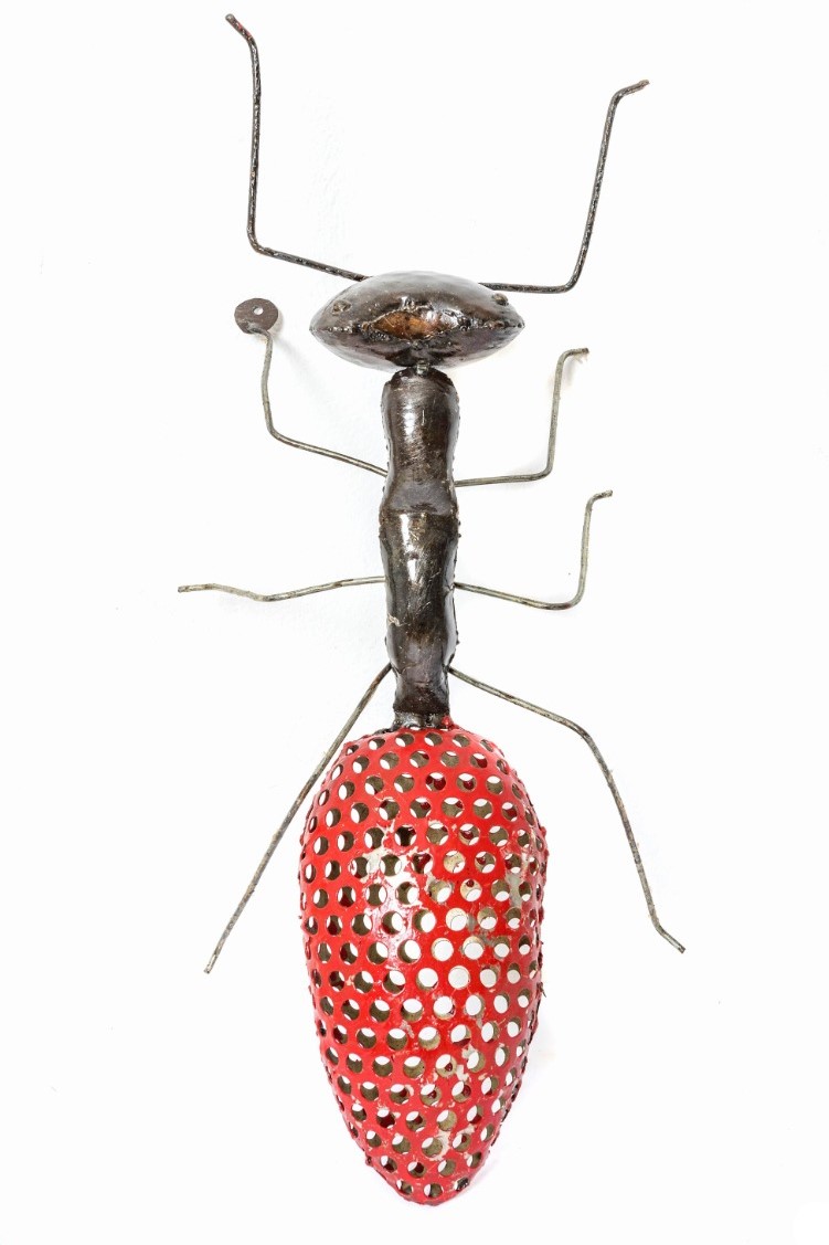 METAL MESH LARGE RED ANT